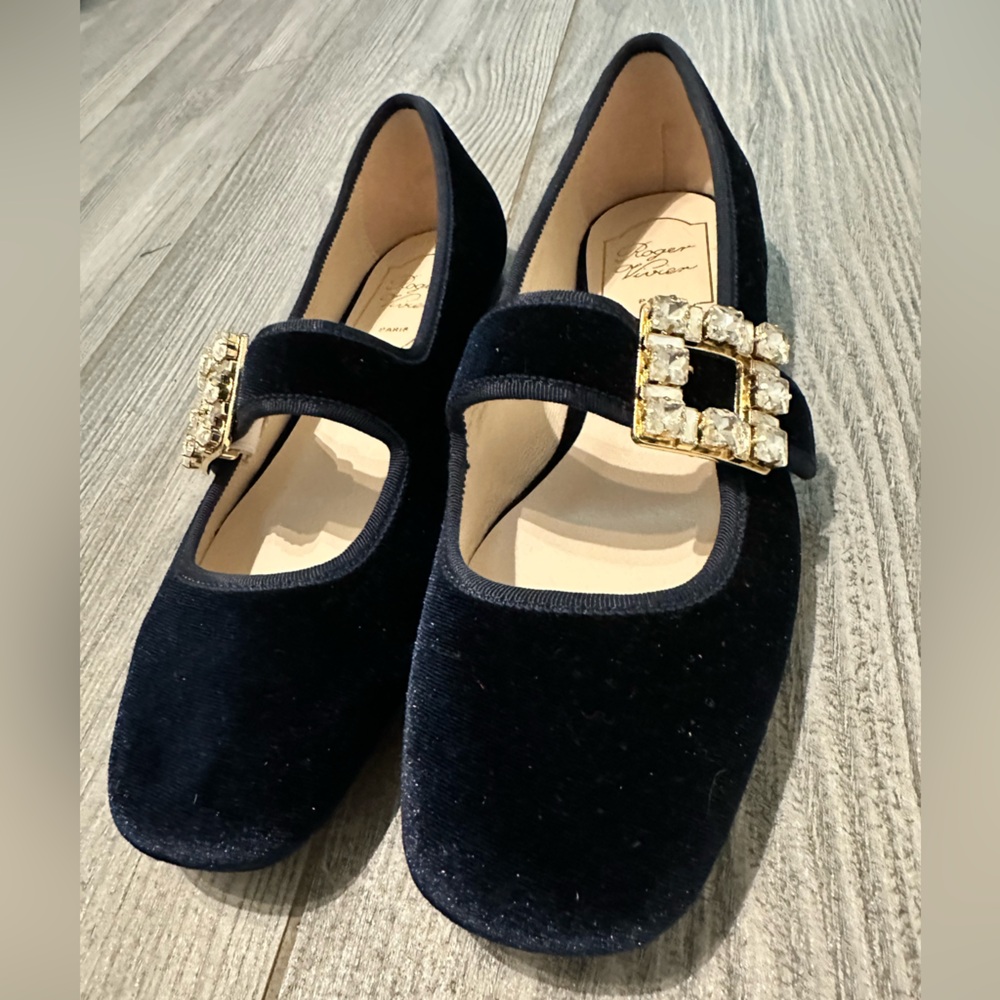 Roger Vivier Très Vivier Strass Crystal-embellished Velvet MaryJane Ballet Flats - Picture 5 of 14
